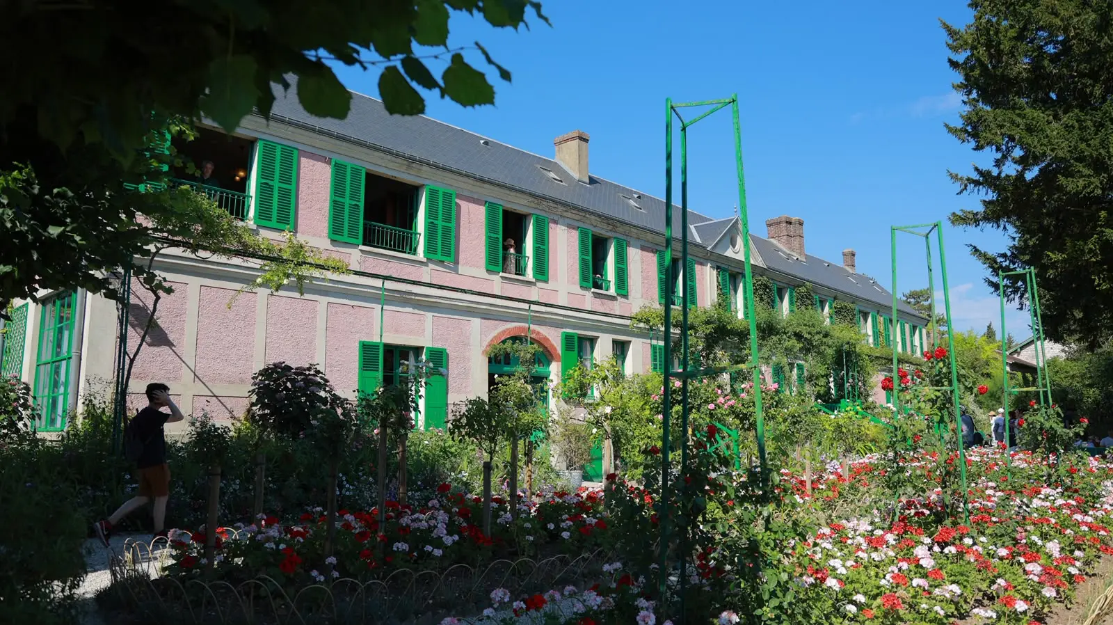 La maison de Claude Monet et ses jardins en fleurs à Giverny